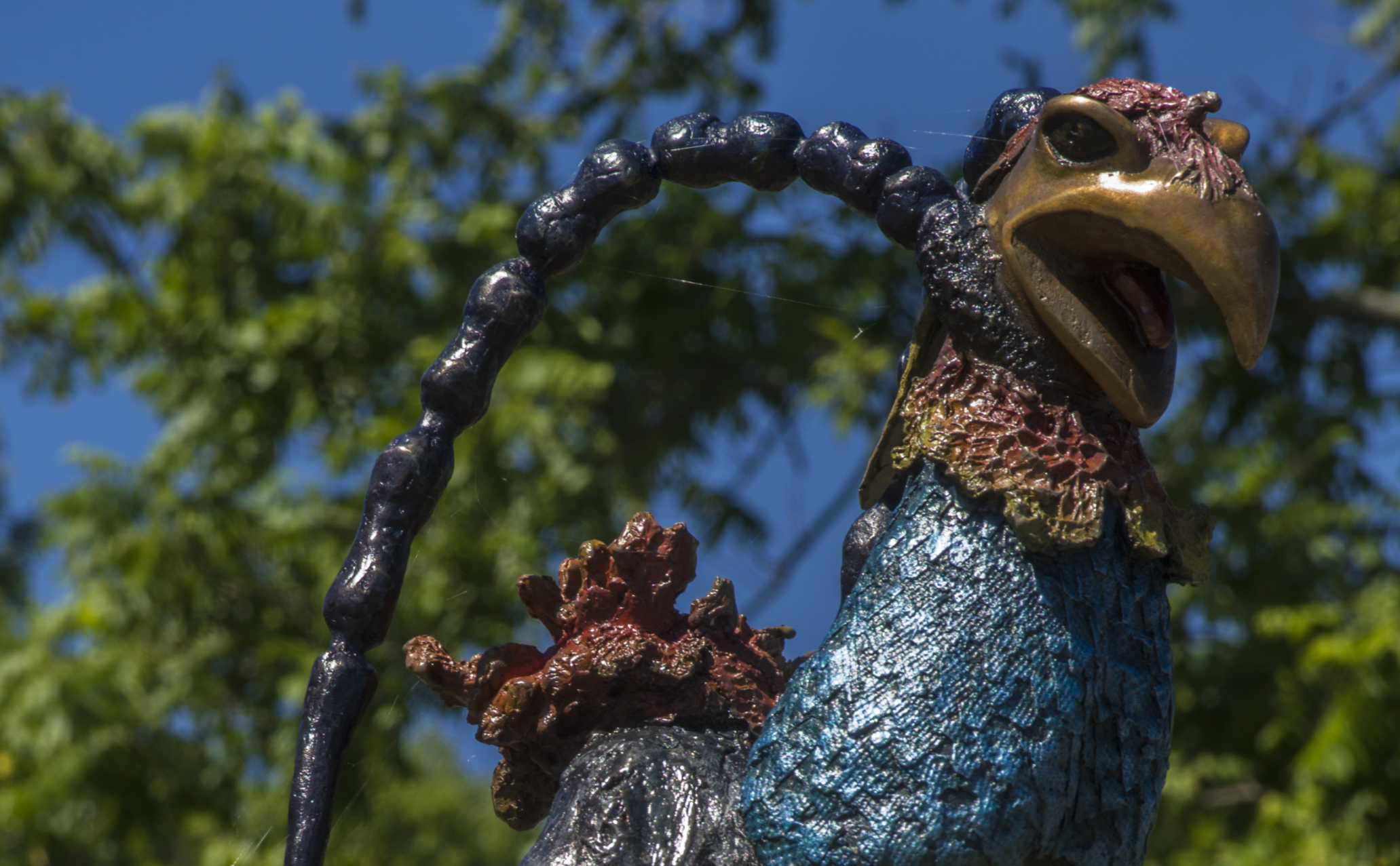 Sculpture d'un poulet génétiquement modifié